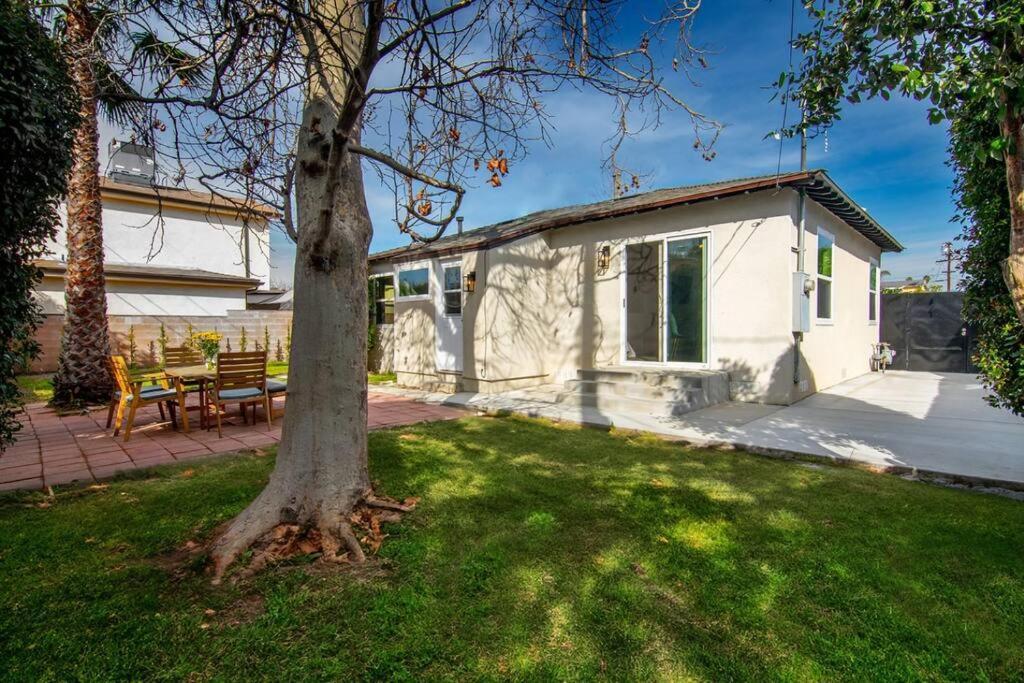 Beautiful 3 Bed 1 Bath Designer + Hot Tub Casa vacanze
